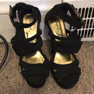 Qupid Black wedges